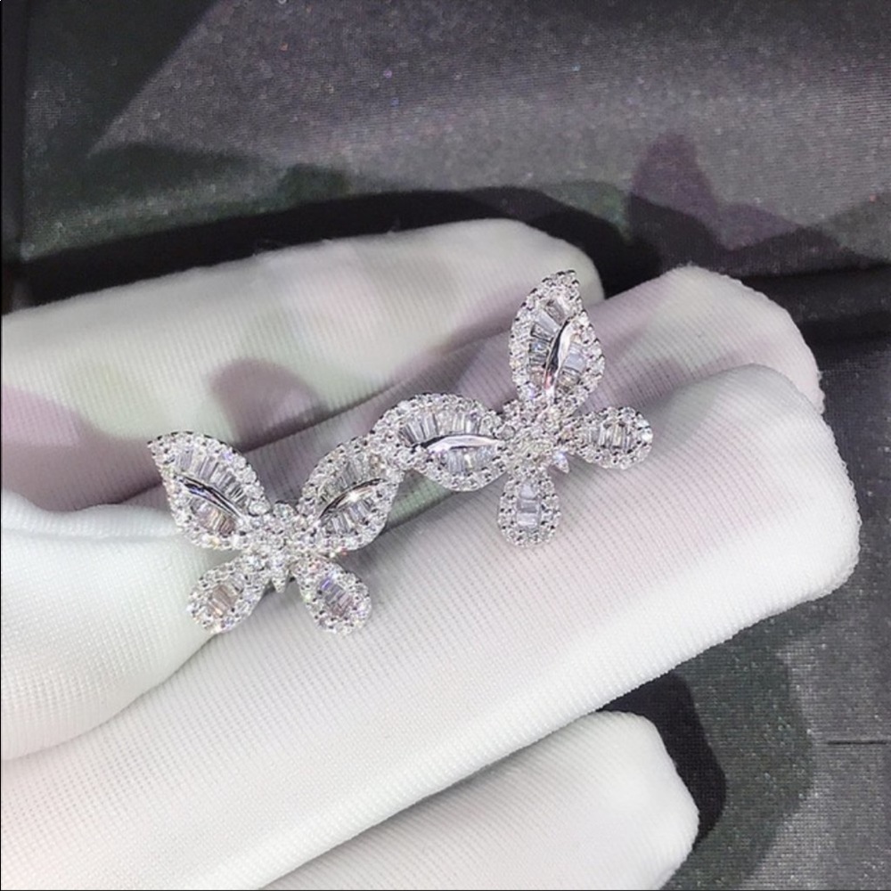 NEW*18K Gold Butterflies Diamond Stud Earrings